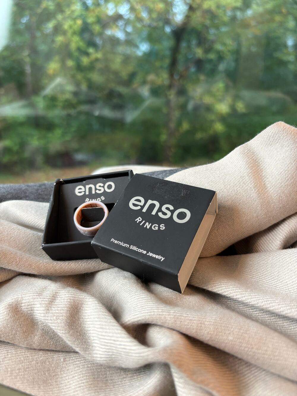 Enso Rings Coastal Collection She Sells Seashells DualTone Silicone Ring in Box
